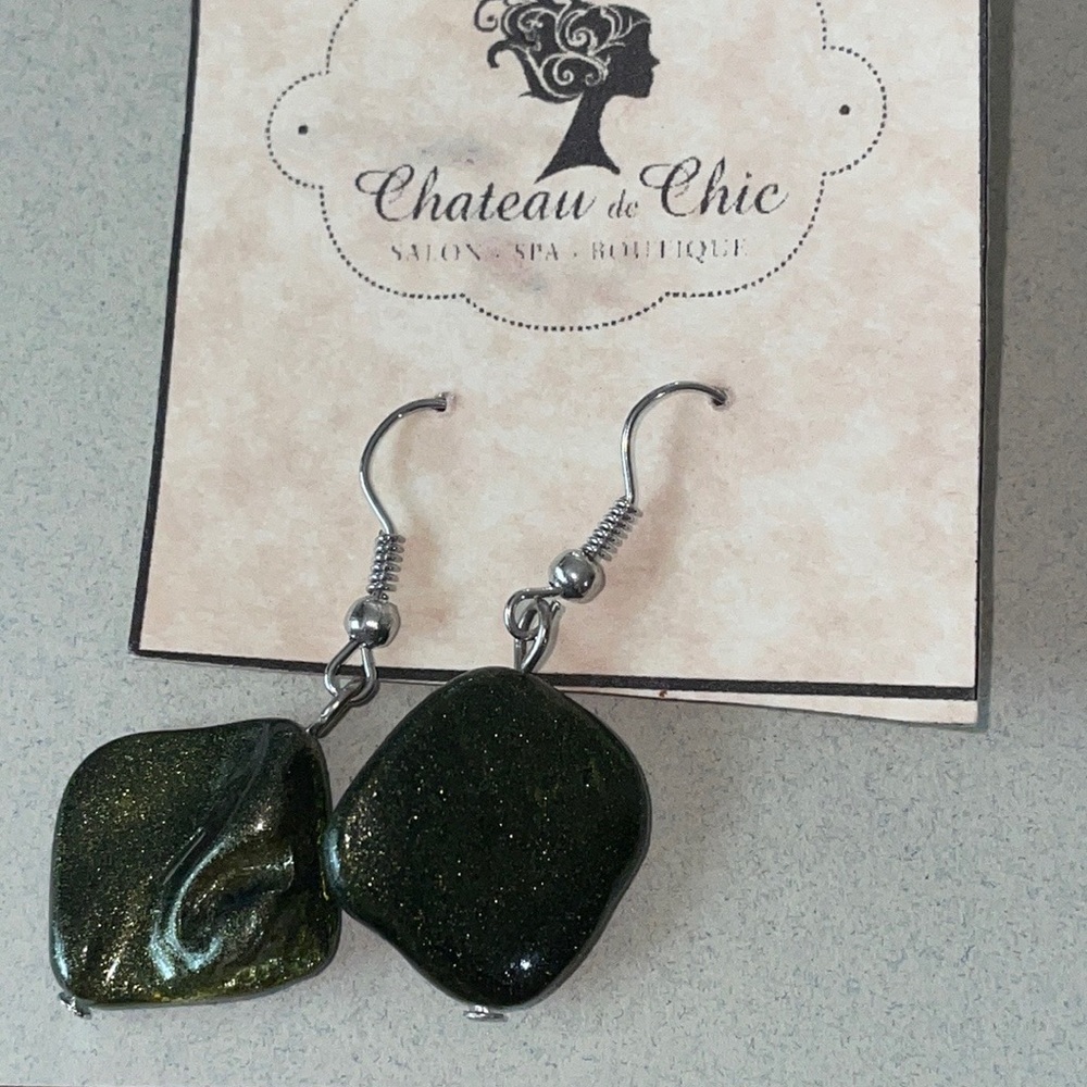 Dark green with gold fleck dangle earrings NWT